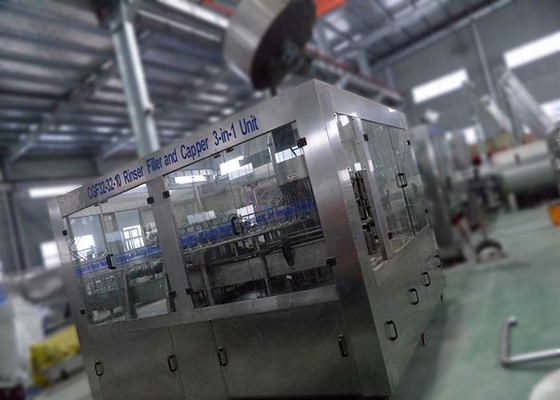중국 500ml 자동적인 물 충전물 기계, 각종 병을 위한 액체 충전물 기계 협력 업체