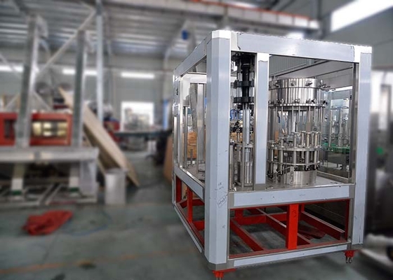중국 가득 차있는 자동적인 물 충전물 기계, 시멘스 모터를 가진 물 병에 넣는 장비 18000BPH 협력 업체