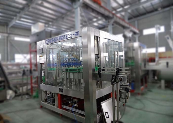 중국 /Co2 탄산 음료를 위한 자동적인 물 충전물 기계3에서 1 DCGF18-18-6 협력 업체