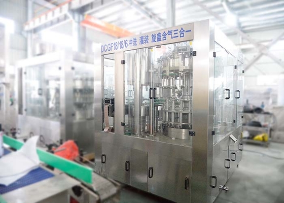 중국 자동적인 탄산 음료 충전물 기계는, 찬 음료 병 충전물 기계를 가스를 발산합니다 협력 업체
