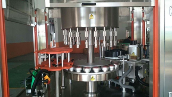 중국 1KW 반 자동적인 젖은 접착제 레테르를 붙이는 기계 두 배 크기 병 미츠비시 PLC 통제 협력 업체